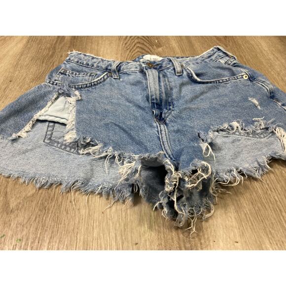 Forever 21 Women's Blue Distressed Denim Cutoff Shorts Size 27 Casual - Picture 3 of 10